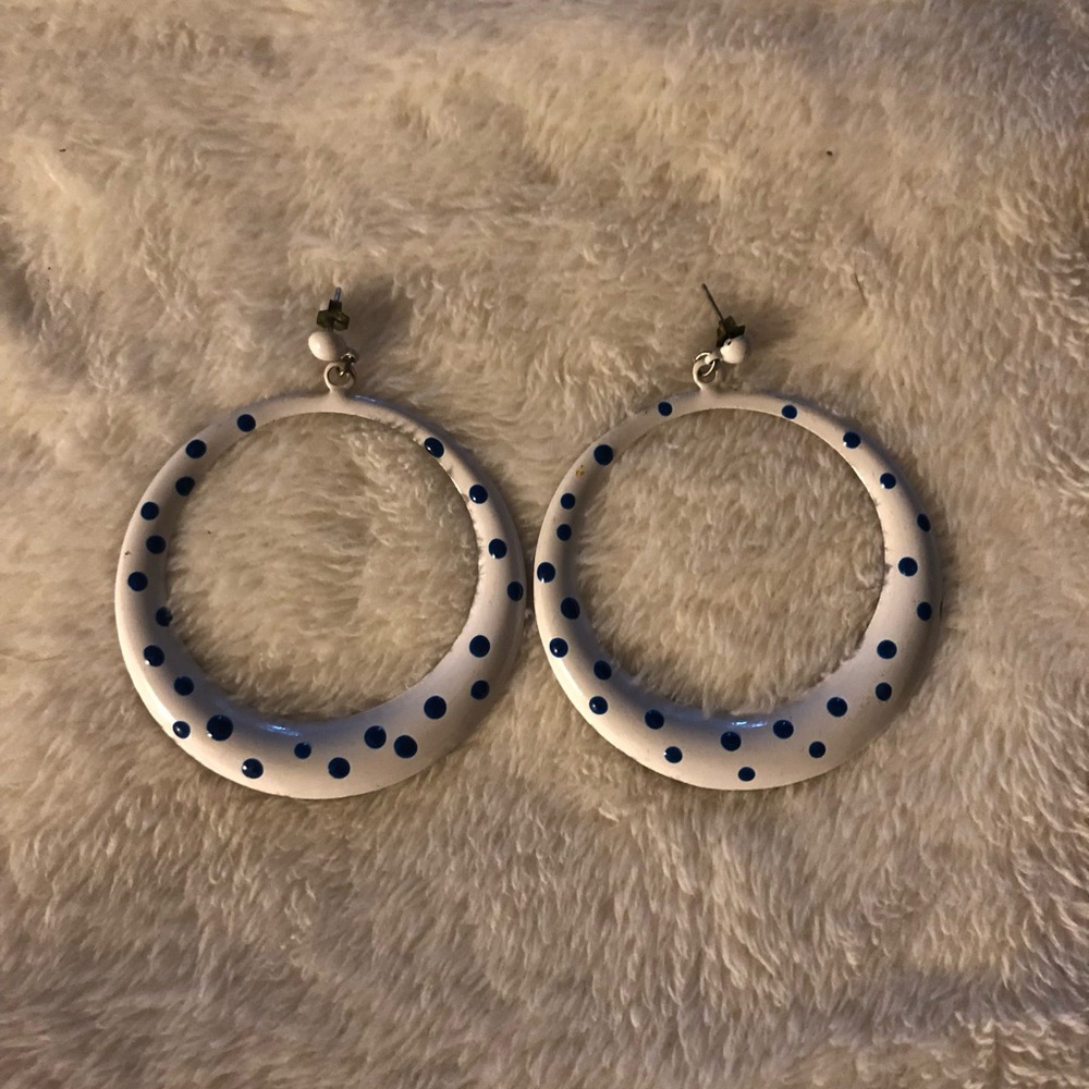 3 for $20🛍 Earring white with blue dots.